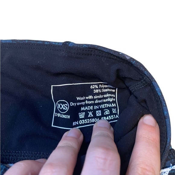 Sweaty Betty Power Workout Legging - Small - Deep Lake Camo Print - Picture 8 of 9